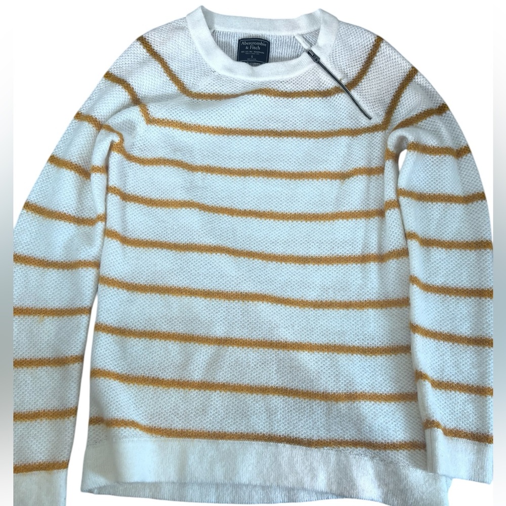Abercrombie & Fitch Mustard Gold Striped Zipper Neck Knit Sweater Soft
Size Sm
